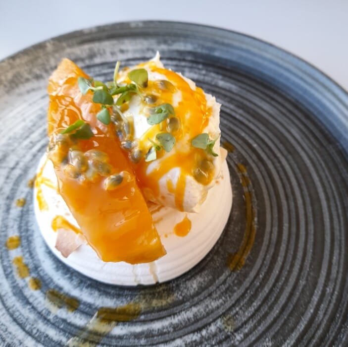 Review of SIX Js Dessert 6