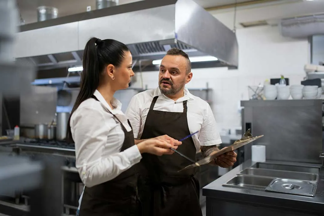 How to Have a Performance Chat With Your Sous Chef
